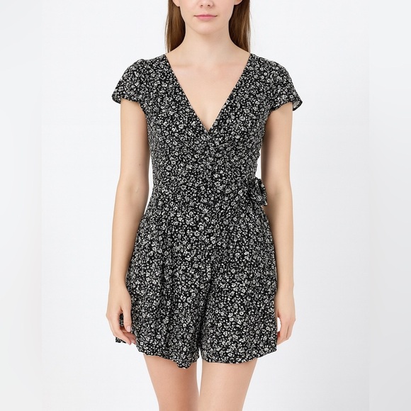 Hollister Black and White Floral Mini Dress - Picture 1 of 5